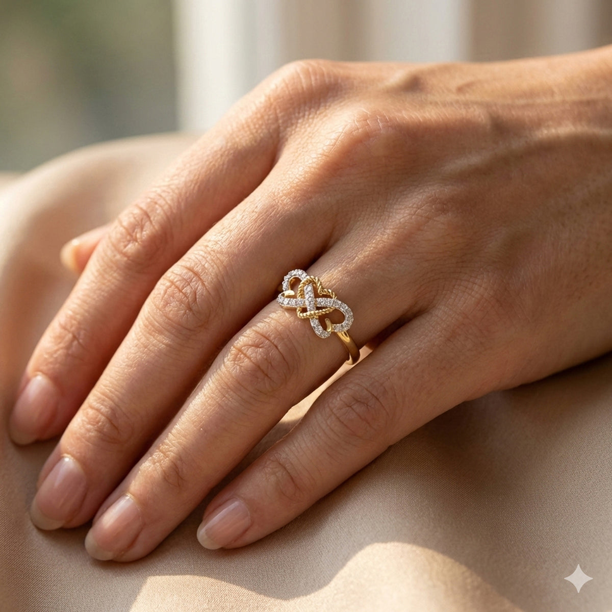 LADIES RING 0.15CT ROUND DIAMOND 10K YELLOW GOLD
