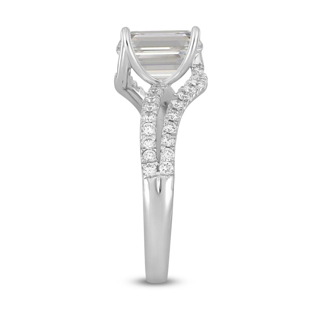 LADIES RING 2CT ROUND/EMERALD DIAMOND 14K WHITE GOLD (CENTER STONE EMERALD DIAMOND 1 1/2CT )