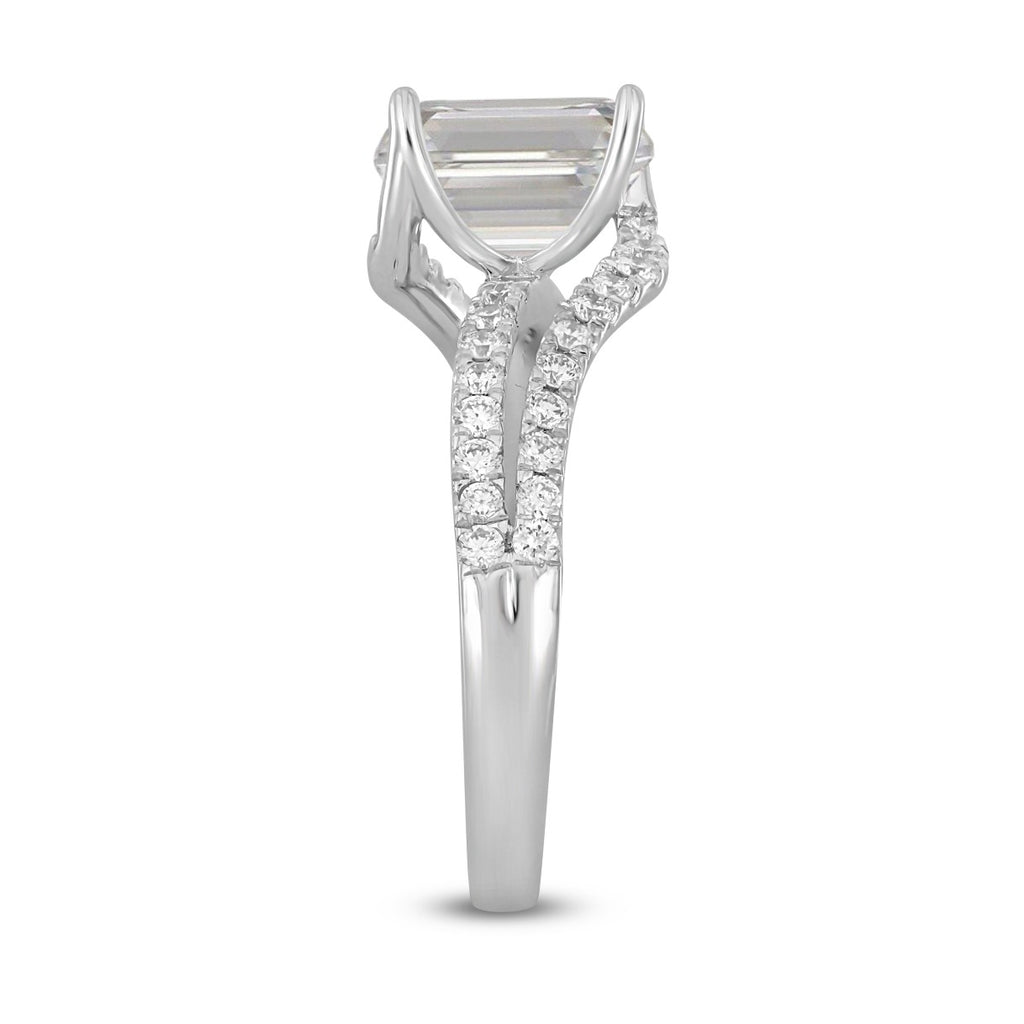 LADIES RING 2CT ROUND/EMERALD DIAMOND 14K WHITE GOLD (CENTER STONE EMERALD DIAMOND 1 1/2CT )