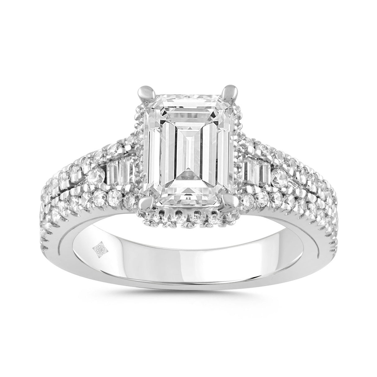 LADIES RING 2 1/2CT ROUND/BAGUETTE/EMERALD DIAMOND 14K WHITE GOLD (CENTER STONE EMERALD DIAMOND 2.00CT)