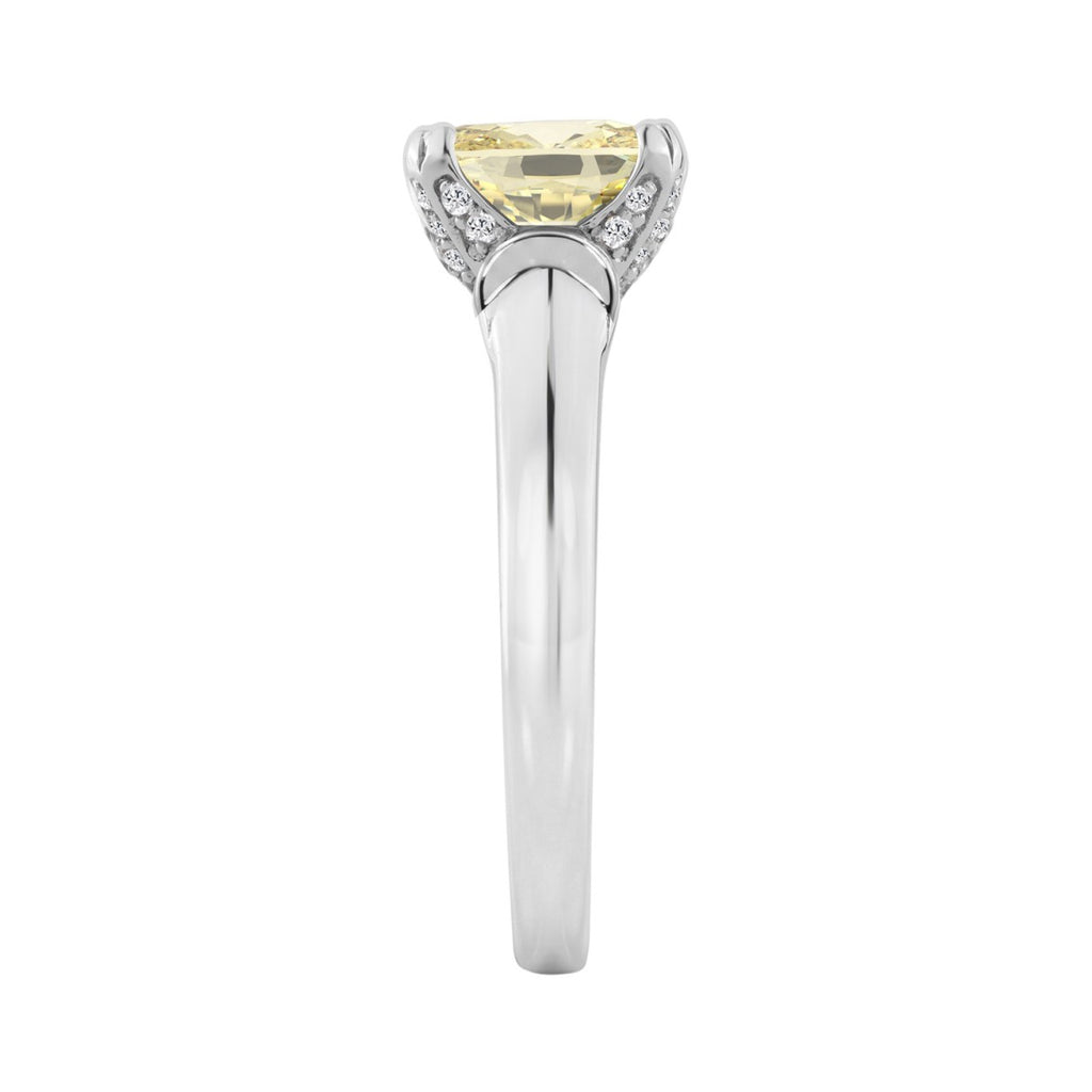 14K WHITE GOLD 3 1/4CT ROUND/YELLOW CUSHION DIAMOND LADIES RING (CENTER STONE YELLOW CUSHION DIAMOND 3CT)