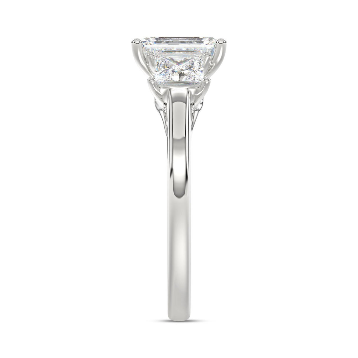 14K WHITE GOLD 2 5/8CT EMERALD/PRINCESS DIAMOND LADIES RING (CENTER STONE EMERALD DIAMOND 1 1/2CT)