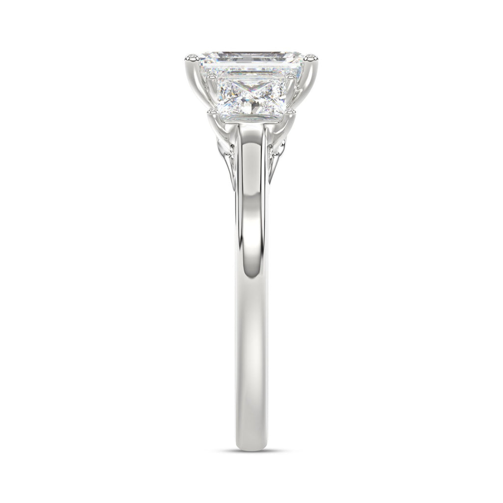 14K WHITE GOLD 2 5/8CT EMERALD/PRINCESS DIAMOND LADIES RING (CENTER STONE EMERALD DIAMOND 1 1/2CT)