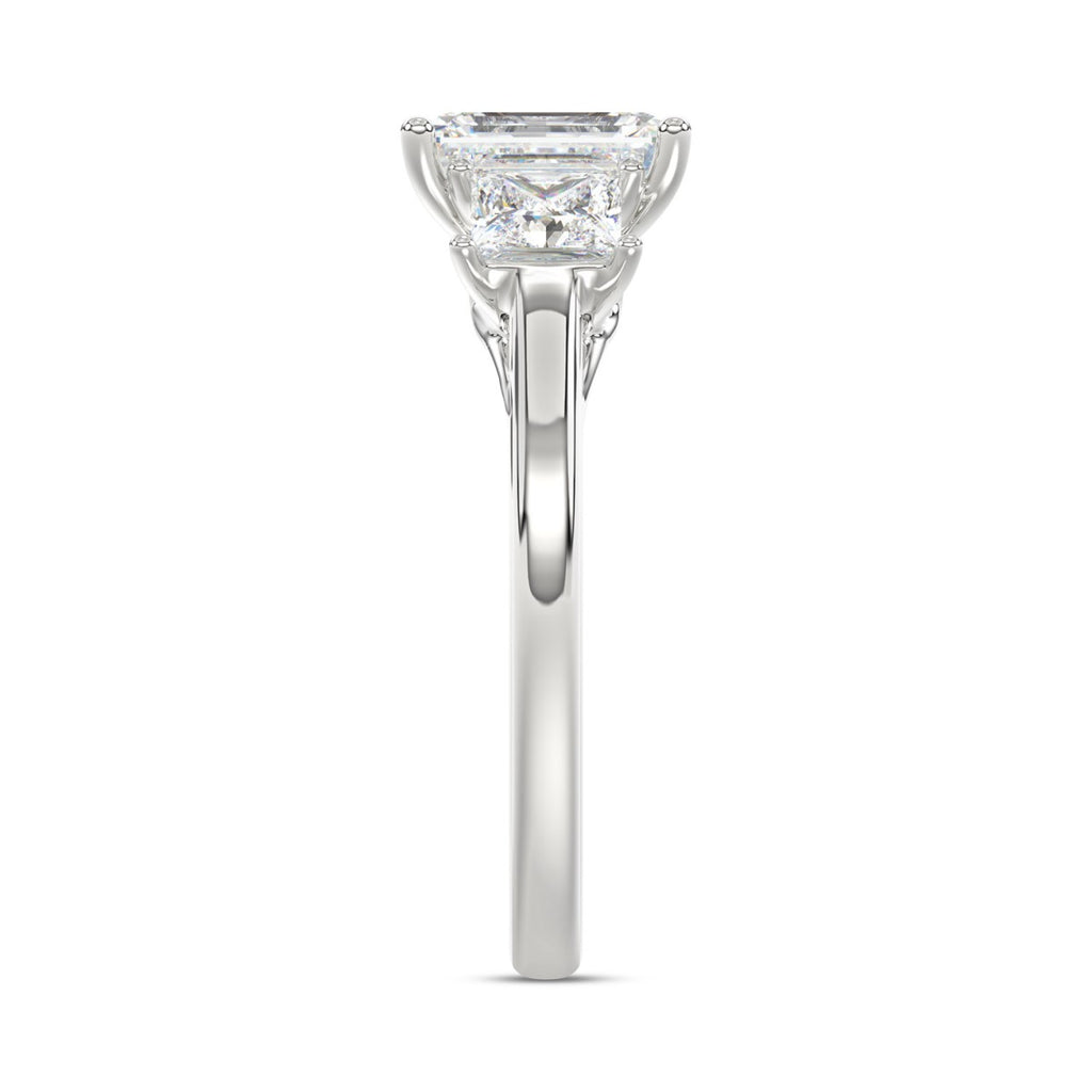 14K WHITE GOLD 2 5/8CT EMERALD/PRINCESS DIAMOND LADIES RING (CENTER STONE EMERALD DIAMOND 1 1/2CT)